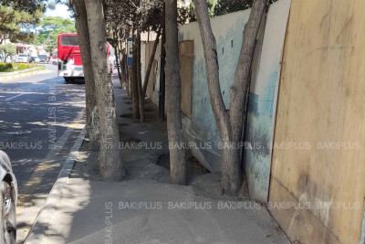 Nərimanov: Mayakovski küçəsində qeyri-adi piyada səkisi bir sıra problemlər yaradır