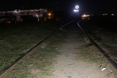 Xətaidə faciəvi hadisə: qatar relslərin üzərində uzanan kişinin üstündən keçib