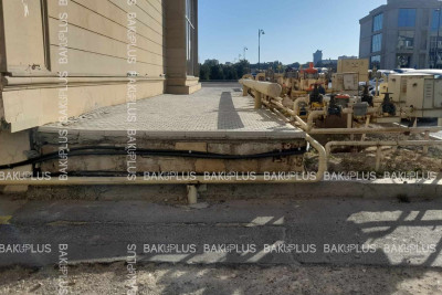 Nərimanov rayonunda piyadalar qazpaylayıcılara görə səkidən istifadə edə bilmirlər