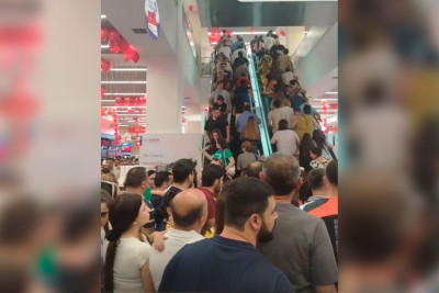 “Baku Electronics”-dəki endirimlər insanların güclü axınına səbəb olub
