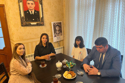 Yasamal rayonunda Vətən müharibəsi şəhidi Elçin Mirzəyevin ailəsi ziyarət olunub