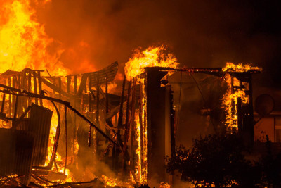 Xətai rayonunda mebel sexində yanğın olub