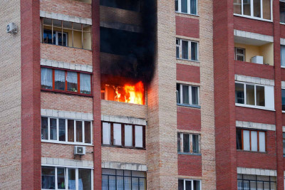 Xətai rayonunda yaşayış binasında yanğın baş verib