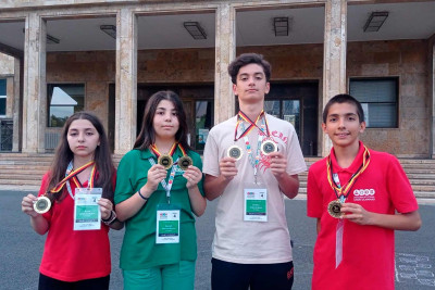 Paytaxt məktəbinin şagirdləri Almaniyadan Vətənə əlidolu qayıdıblar