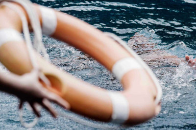 Dənizdə batma təhlükəsi ilə üzləşən şəxslər xilas olunublar