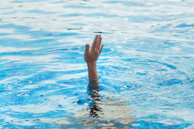 Bakıda daha bir nəfər dənizdə batıb