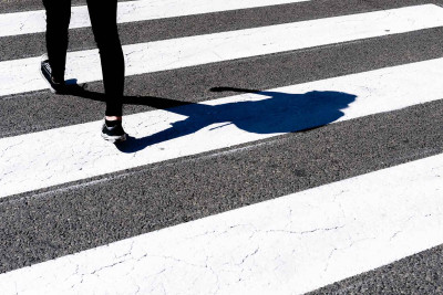 Nəsimi rayonunda yol qəzası zamanı bir nəfər ağır xəsarət alıb