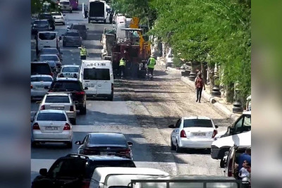 Paytaxtın Zivər bəy Əhmədbəyov küçəsində təmir işləri aparılır
