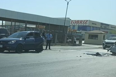 Lökbatan dairəsində avtomobillər toqquşub