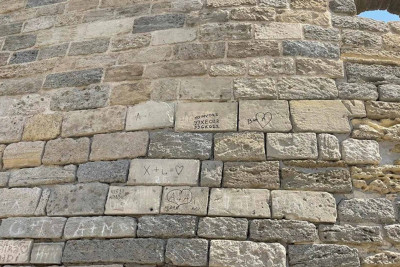 DİN İçərişəhərin Qala divarında törədilən vandalizm aktı barəsində açıqlama verib