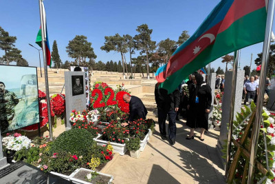 Nəsimi RİH-nin əməkdaşları şəhid Vüsal Kazımovun əziz xatirəsini yad ediblər
