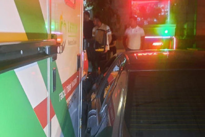 Bakıda ambulans qəzaya düşüb: avtomobildə olan həkim xəsarət alıb
