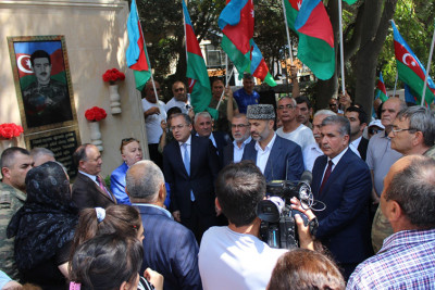Badamdar qəsəbəsində şəhid Nurəddin Paşayevin xatirə barelyefinin açılışı baş tutub