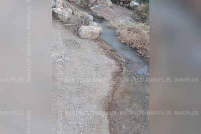 Bakıxanov qəsəbəsində kanalizasiya suları axmağa davam edir