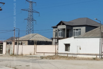 Buzovnada işıq dirəkləri quraşdırılır