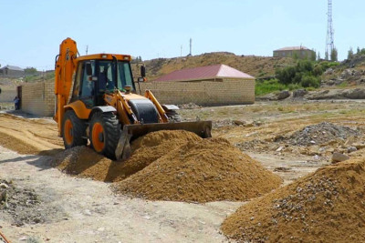 Binəqədi qəsəbəsinin daha bir küçəsində təmir işləri aparılır