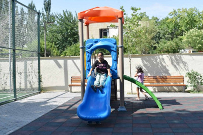 Sabunçuda abadlaşdırılmış həyət sakinlərin istifadəsinə verilib