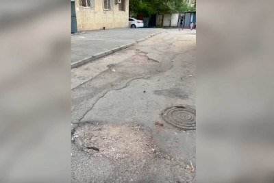 Binəqədi rayonunda bir küçədə 40 ilə yaxındır asfalt örtüyü yenilənmir