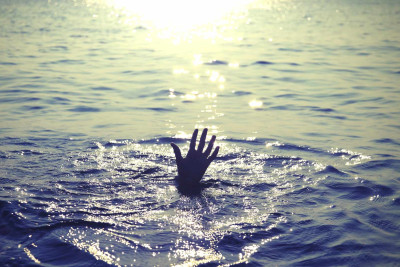 Buzovna sularında daha 1 nəfər batıb