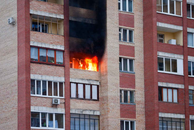 Xətai rayonunda yaşayış evi yanıb