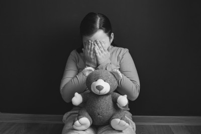 Bakıda 9 yaşından atalığı tərəfindən zorlanan 15 yaşlı qız intihara cəhd edib