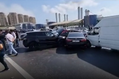 Avtovağzalın yaxınlığında zəncirvari qəza baş verib: xəsarət alanların və ölənlərin olduğu bildirilir