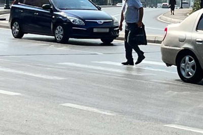 Bakıda ata və oğul onları avtomobillə vuran sürücünü döyüblər