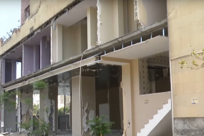 Şəhərin mərkəzindəki bina sökülmək üzrədir: bəzi sakinlər köçməkdən imtina edirlər