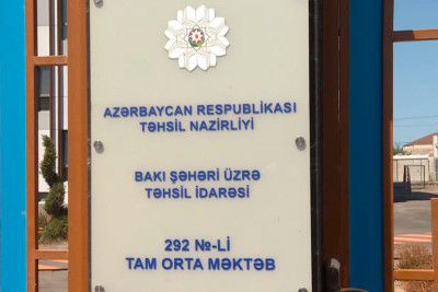 Binə kəndində valideynlər övladlarını yeni açılan məktəbdə qeydiyyatdan keçirə bilmirlər