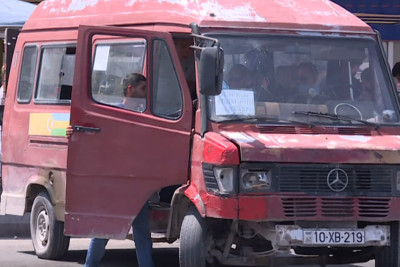 Xəzər rayonunda sərnişinlər hər gün təhlükəli avtobuslardan istifadə edirlər