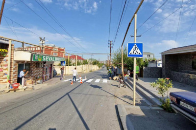Xocəsəndə məktəbin qarşısında xüsusi yol nişanları quraşdırılıb