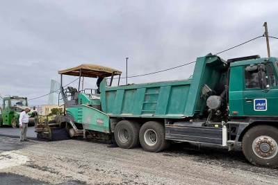 Badamdar qəsəbəsinin daha bir yolu təmir olunur