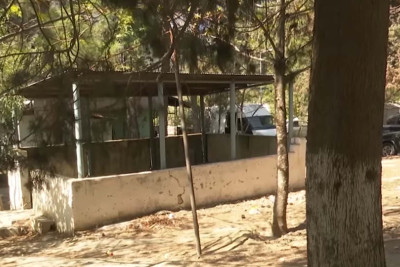 Xətai rayon sakinləri həyətlərində abadlıq işlərinin görülməsini xahiş edirlər