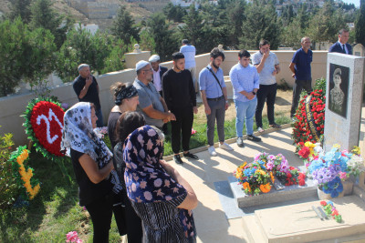 Yasamal rayonunda şəhid Elvin Salahovun doğum günündə xatirəsi anılıb