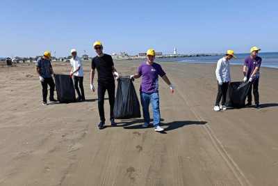 Xəzər rayonu: könüllülər çimərlikdə təmizlik aksiyası keçiriblər