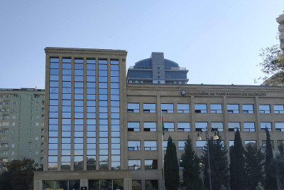 Novxanıda dəniz sahilinə zibil atılıb