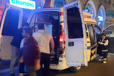 Nəsimidə gənc oğlan binadan yıxılaraq xəsarət alıb