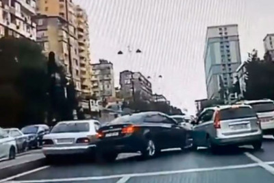 Xətai rayonunda 4 avtomobil qəzaya uğrayıb