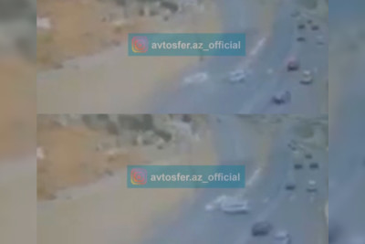 Bibiheybət məscidinin qarşısında avtomobil təhlükəli manevr edərək qəza törədib