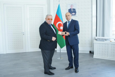 Azərbaycan Dövlət Akademik Milli Dram Teatrının direktoruna “Şərəf” ordeni təqdim olunub