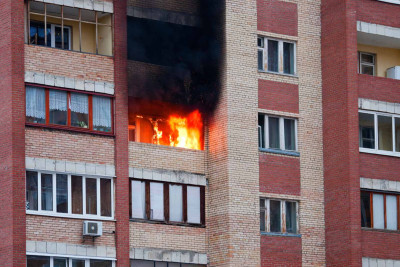 Bakıda çoxmərtəbəli binada yanğın olub, sakinlər təxliyə edilib
