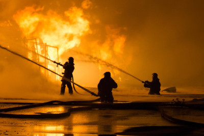 Nərimanov rayonunda 2000 kv.m ərazidə yanğın baş verib