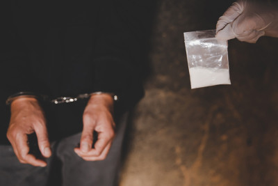 Bakıda ata qızının ağzına və üzünə “kislota” töküb