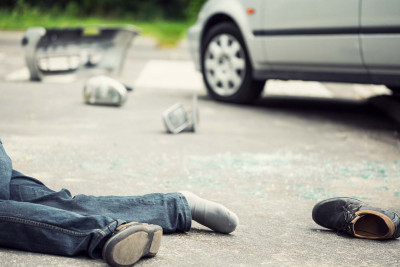 Mərdəkan qəsəbəsində yolu keçən piyadanı avtomobil vurub