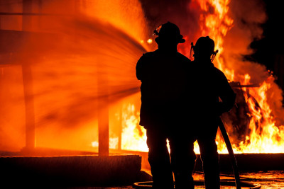 Nərimanov rayonunda üçmərtəbəli binada yanğın baş verib