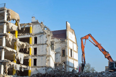 Bakıda “Zəfər” memorial kompleksinin inşası ilə əlaqədar 11 mərtəbəli yaşayış binası sökülür