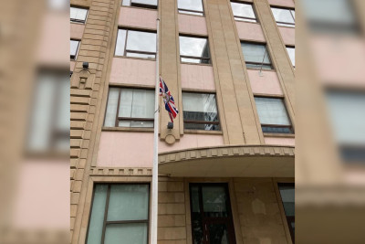 Böyük Britaniyanın Bakıdakı səfirliyi dövlət bayrağını endirib