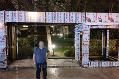 Kukla Teatrının qarşısında müasir, kondisionerli dayanacaq quraşdırılır