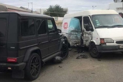 Bakıda qəza: “Gelandewagen” mikroavtobusla toqquşub
