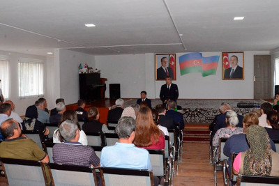 Qızıldaş qəsəbəsində icra başçısı sakinləri qəbul edib